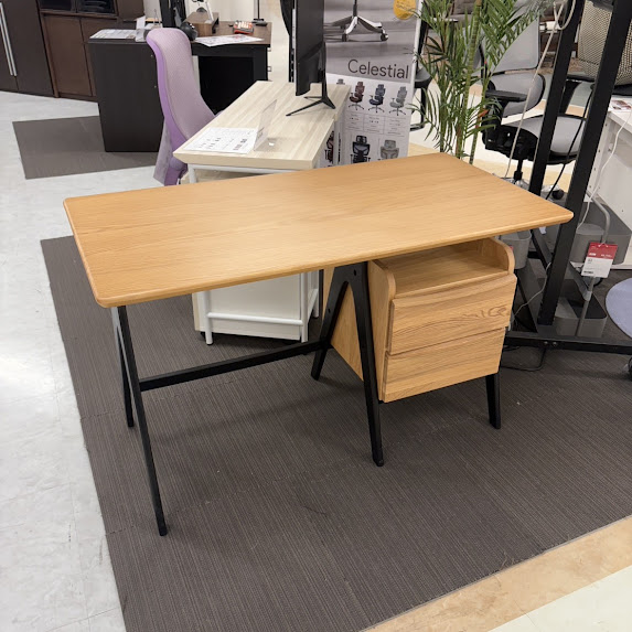 【かねたや 市川店】かねたやオリジナル 大人気のデスクをご紹介いたします🛋