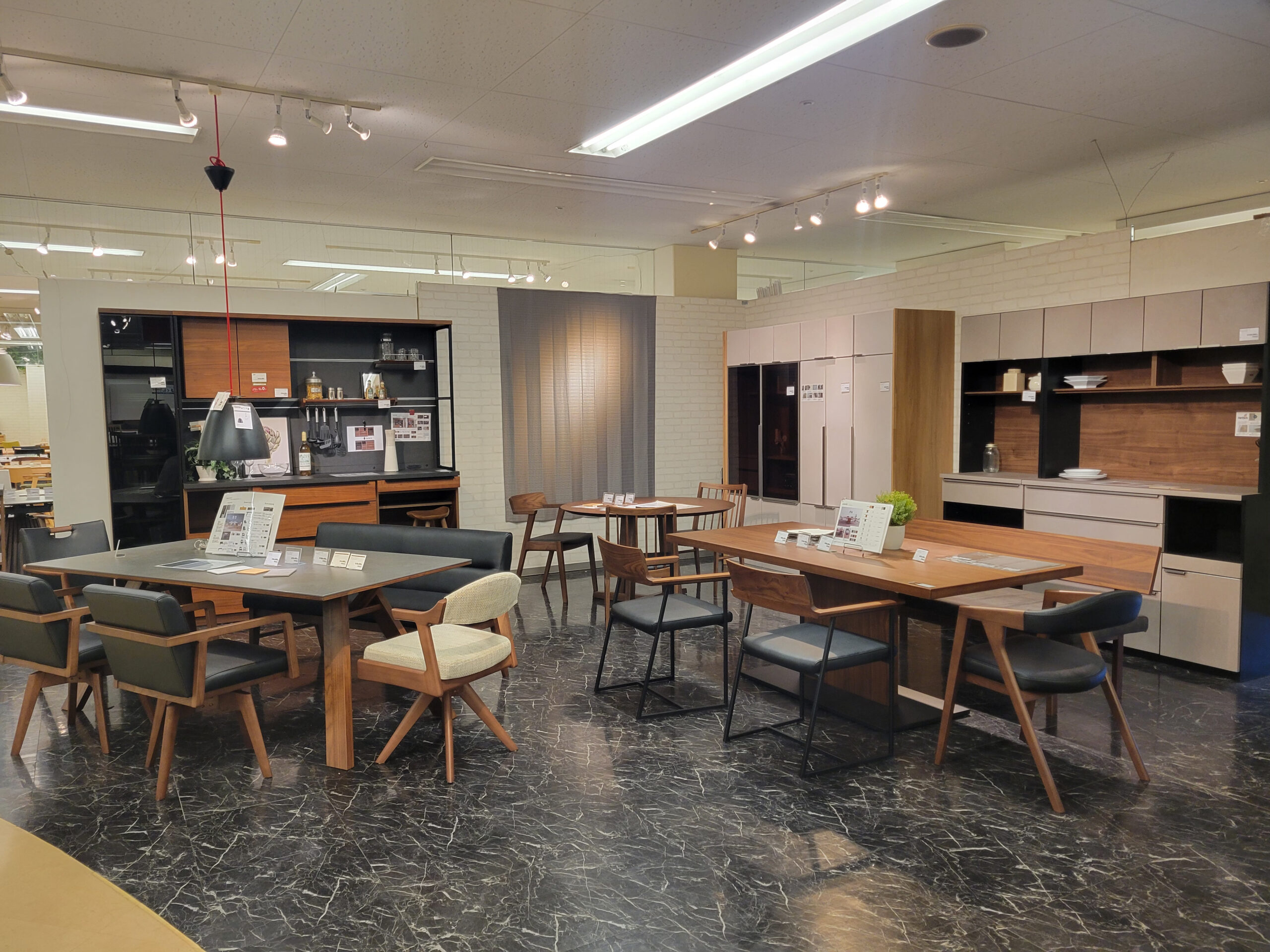 【かねたや 柏店】上質な暮らしをデザインする。モダン&ヴィンテージな食卓のご提案